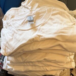 10 Gildan White Crew Neck T-Shirt Stack